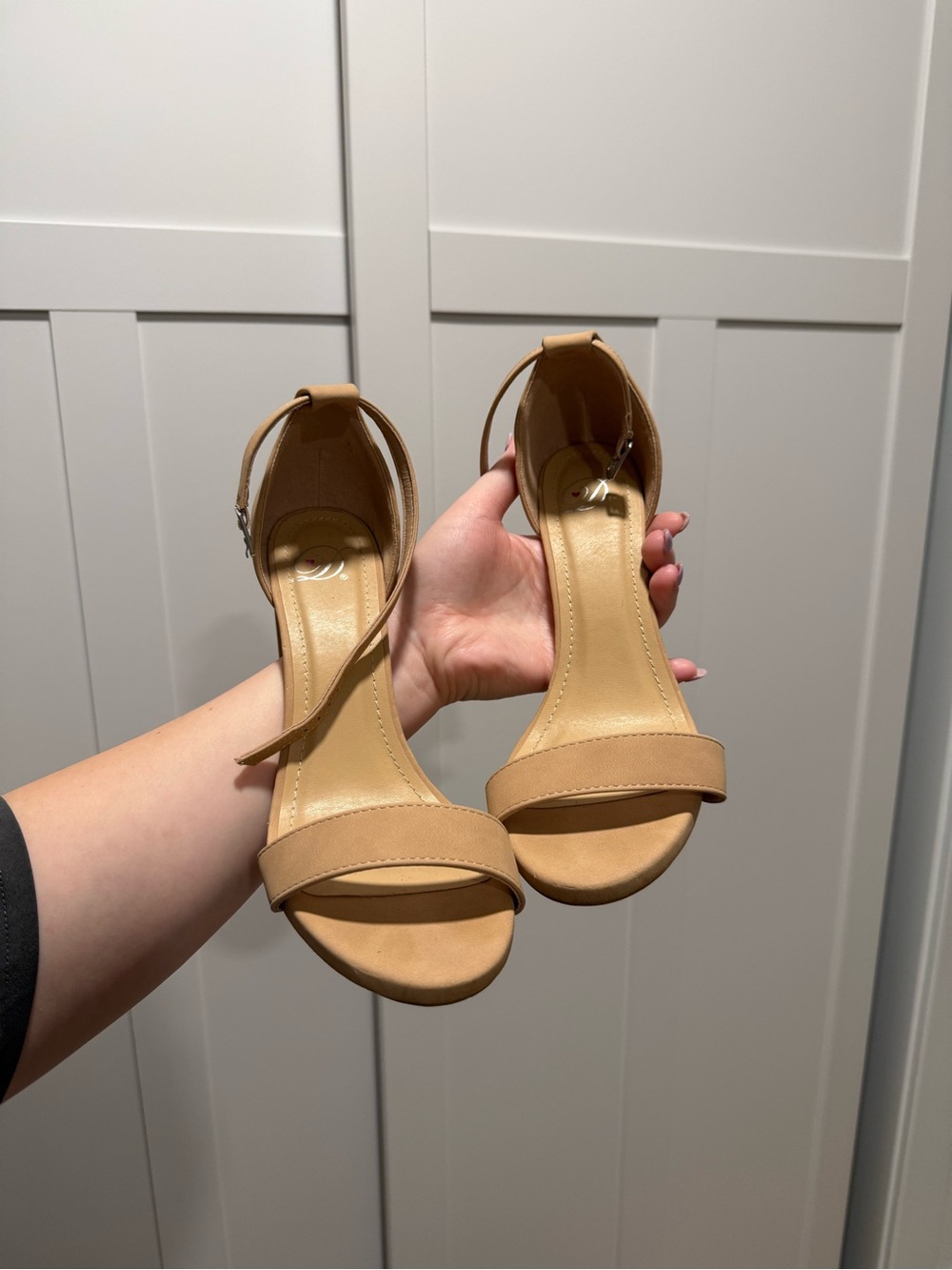 David’s Bridal Nude Heels Sz 9